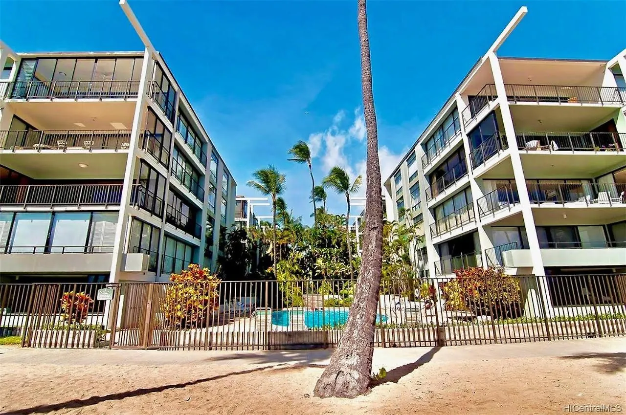 Huge Kahala Beach 2Bd And 2Ba With Kitchen Car & Parking Honolulu