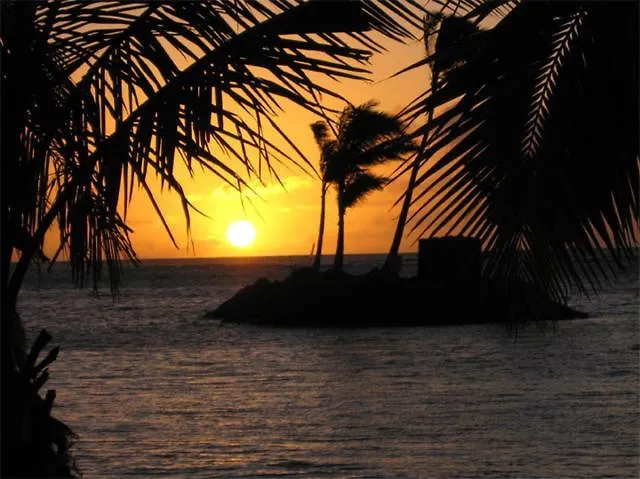 Huge Kahala Beach 2Bd And 2Ba With Kitchen Car & Parking Honolulu